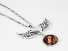 Load image into Gallery viewer, Dangle Snap Wing Necklace
